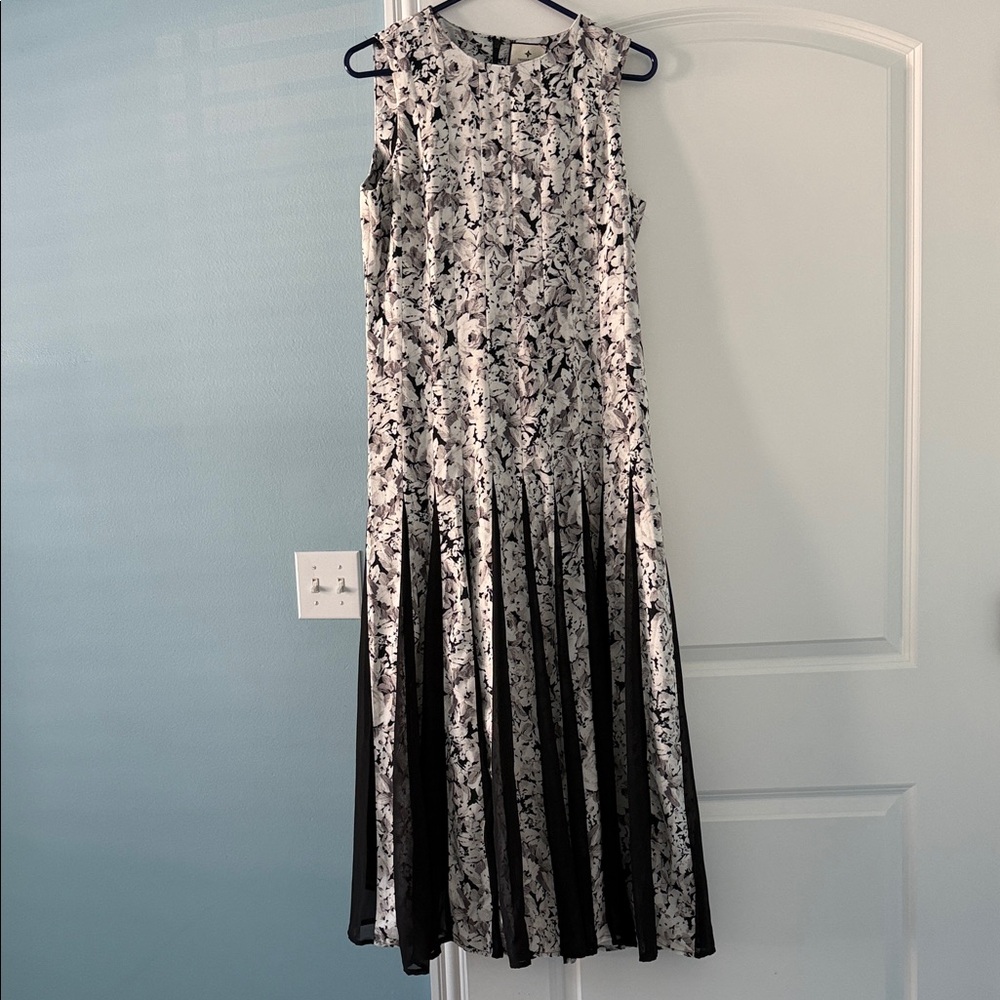 Tuckernuck Black Gray Gardens Andi Floral Pleated Maxi Dress